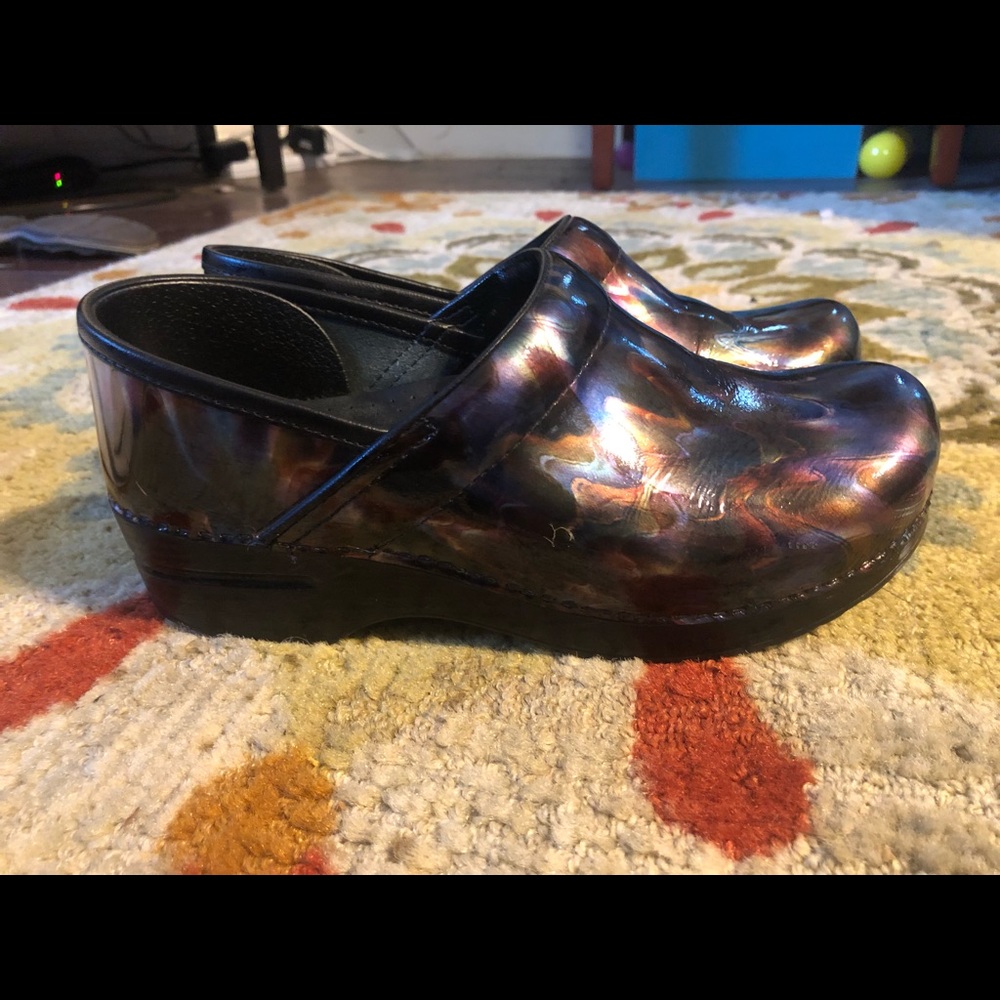 Size 38 Dansko clogs like new